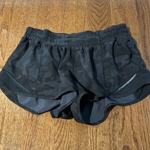 Lululemon camo hottie hot shorts